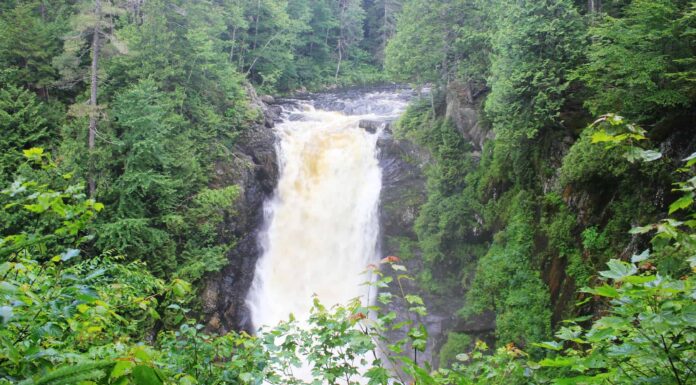 10 meravigliose cascate nel Maine (e dove trovarle)
