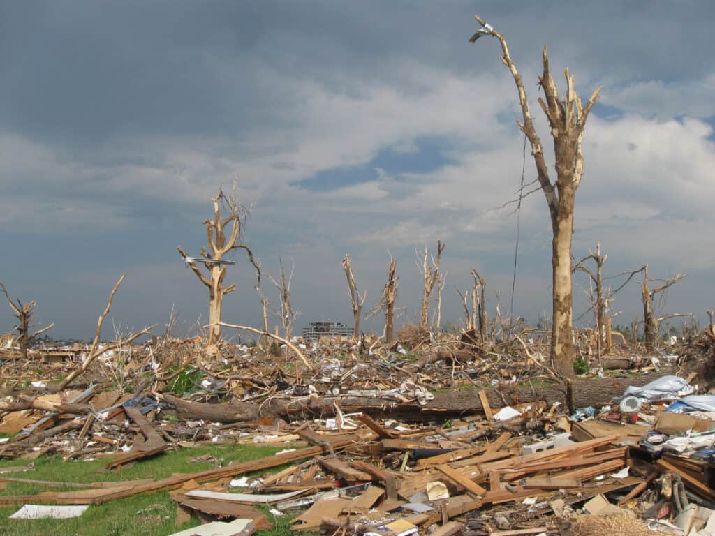 Joplin, MO, 22 maggio 2011, danni da tornado EF5