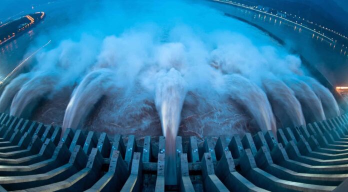 Incontra la più grande diga idroelettrica del mondo
