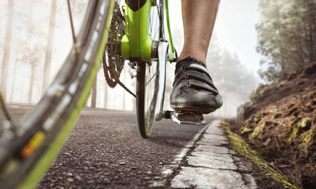 Pedale e scarpa di una bicicletta da corsa