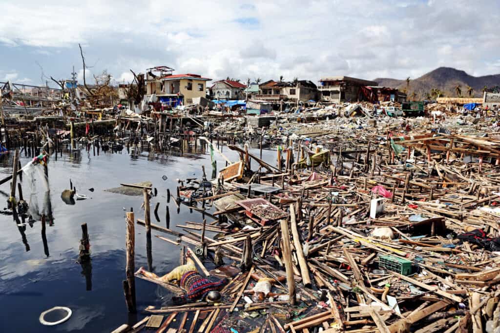 Tsunami vs tifone: 5 differenze chiave