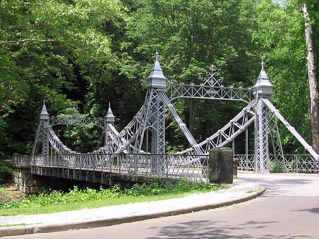 Mill Creek Park Suspension Bridge, situato nella contea di Mahoning, Ohio, elencato nel registro nazionale dei luoghi storici.