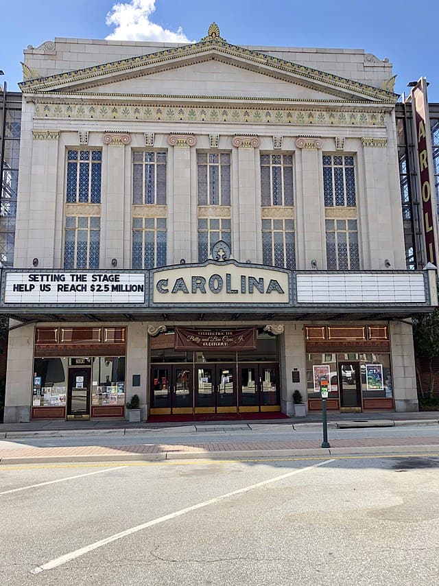 Inquadratura della facciata del Carolina Theatre, Greensboro, Carolina del Nord 