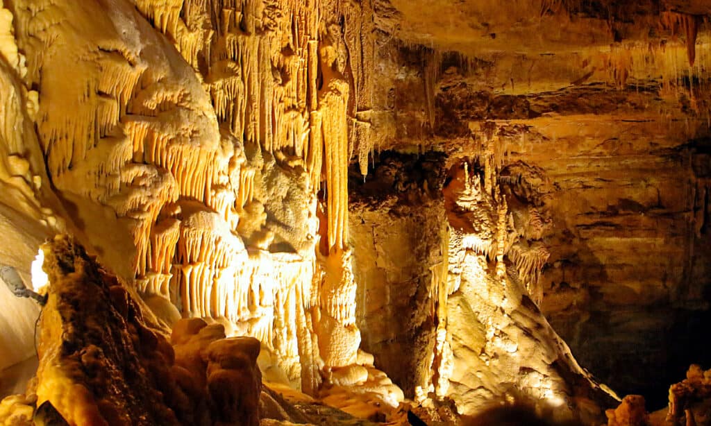 Caverne del ponte naturale