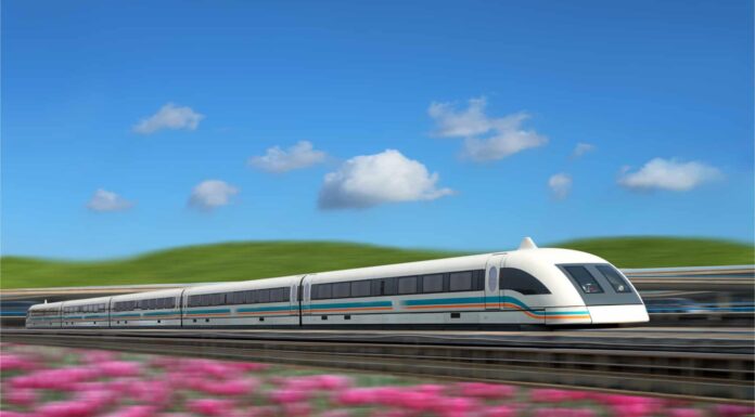 Scopri il treno più veloce sulla terra, una linea passeggeri cinese levitante a 290 MPH
