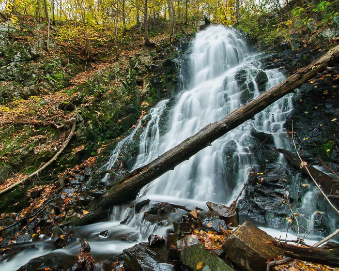 Ruggente Brook Falls Connecticut