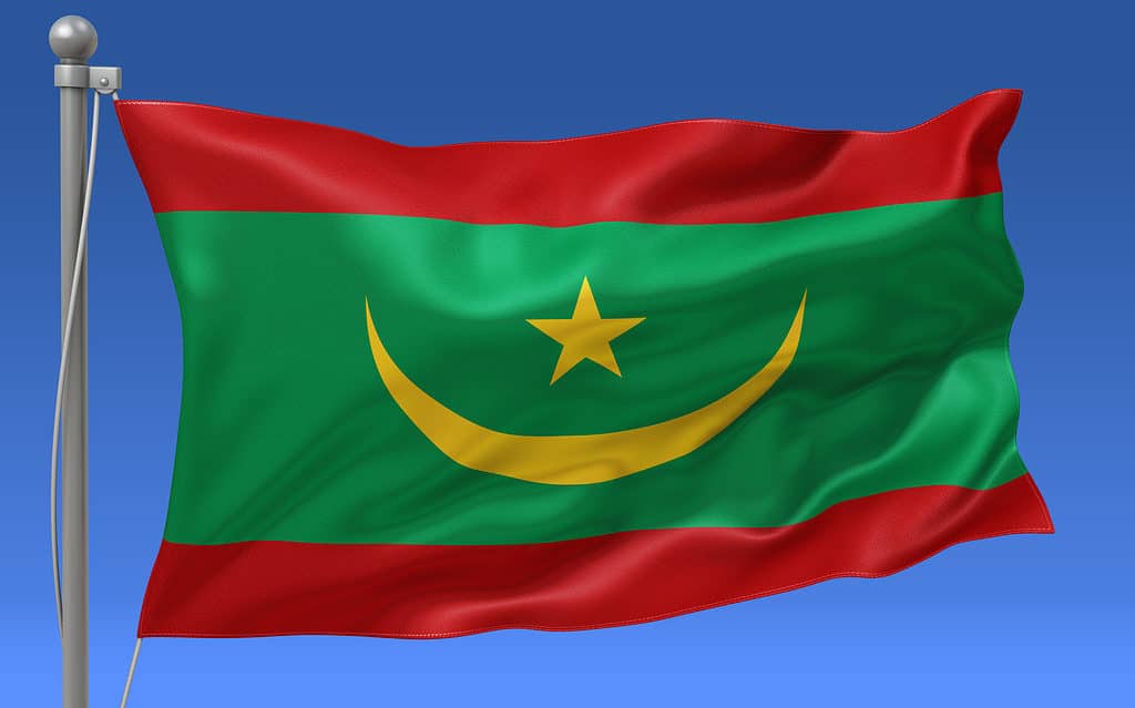 Bandiera della Mauritania che ondeggia sull'asta della bandiera