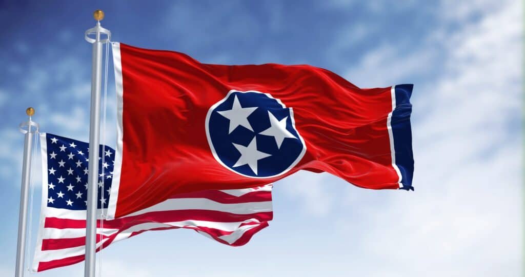 La bandiera dello stato del Tennessee con la bandiera americana