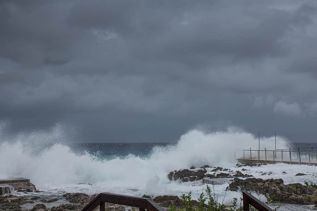 Tempesta di uragano Laura.