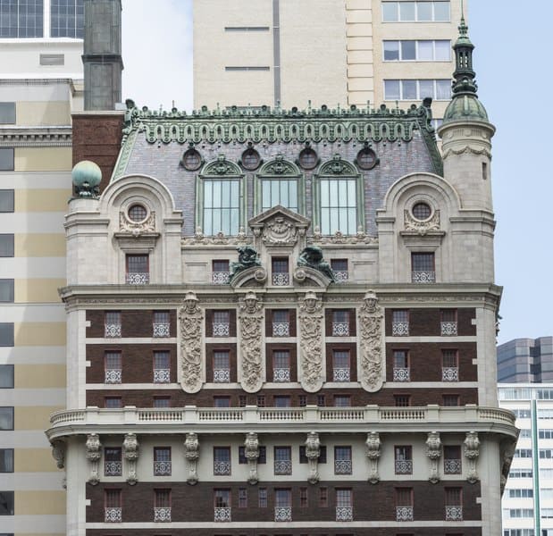 Inquadratura esterna dell'Adolphus Hotel, Dallas, Texas