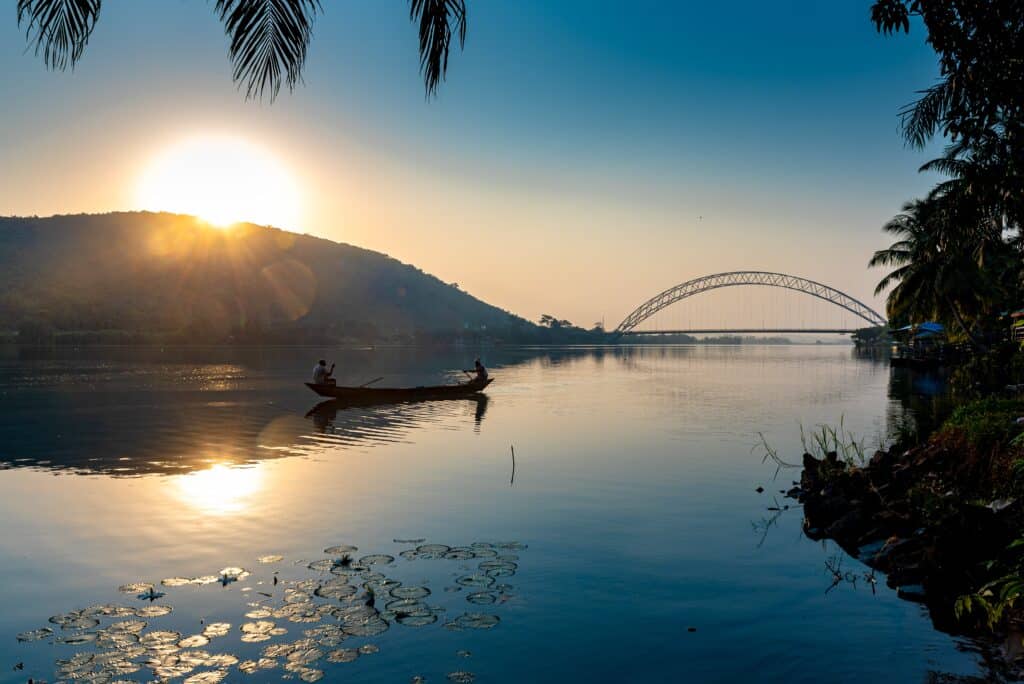 Ponte Adomi in Ghana