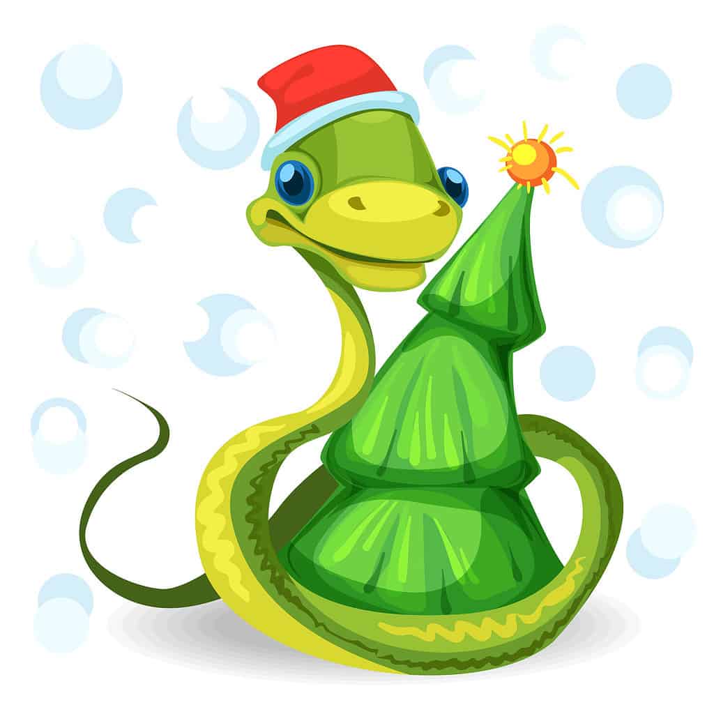 Serpente simpatico cartone animato che indossa un cappello da Babbo Natale avvolto intorno a un albero di Natale