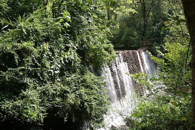 La caduta a Roswell Mill in Georgia