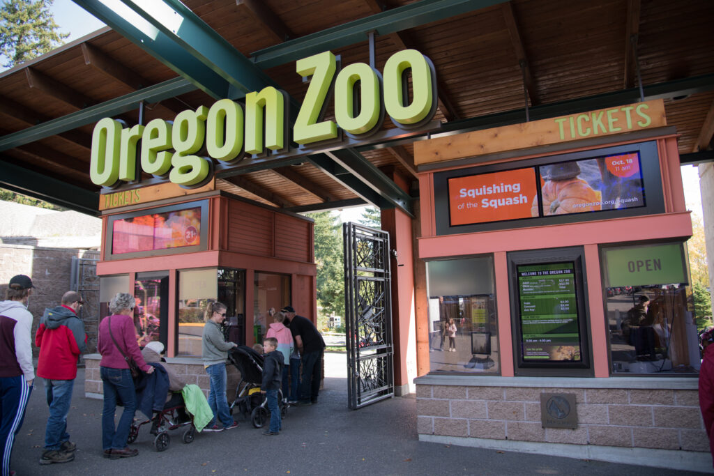 Portland, Oregon: 11 ottobre 2019: Lo zoo dell'Oregon nella città di Portland, Oregon.  Lo zoo dell'Oregon ha 1.800 animali.