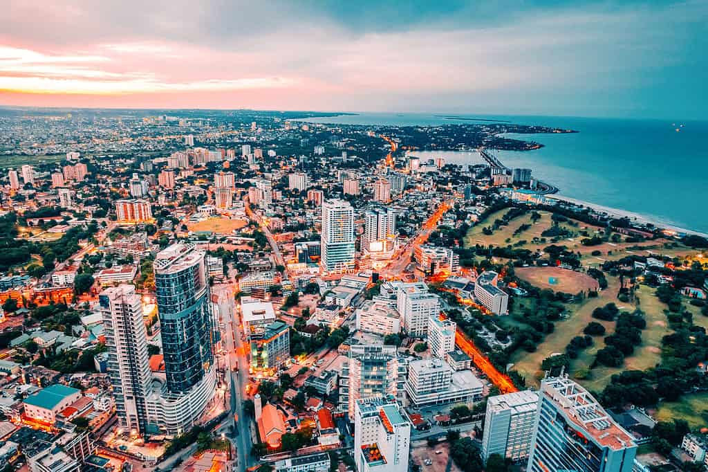 Dar Es Salaam, Tanzania, skyline urbano, veduta aerea, architettura