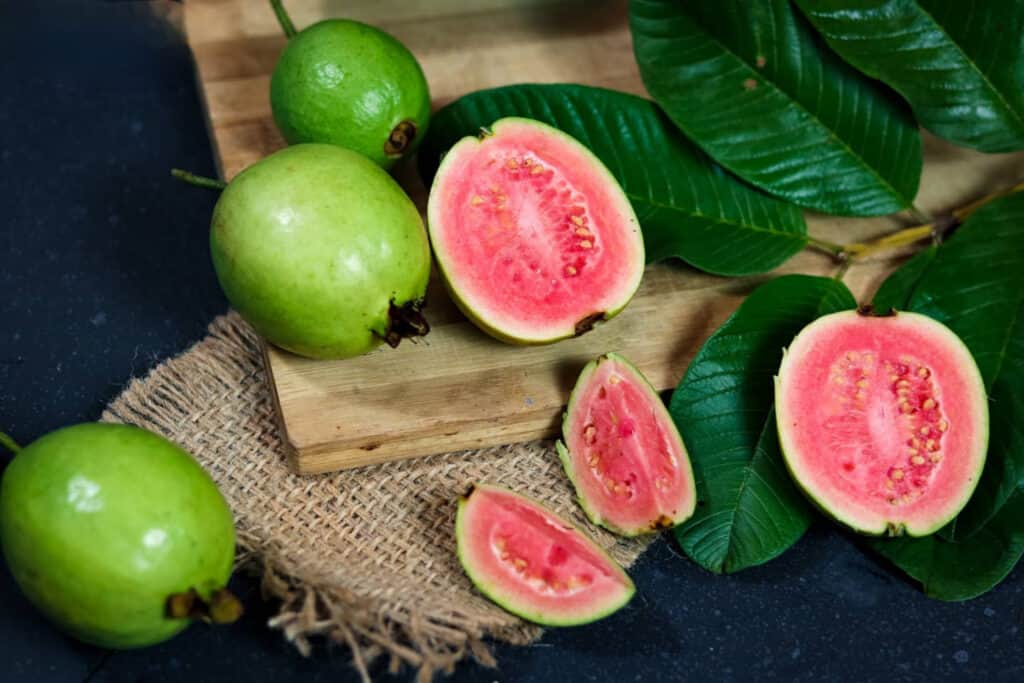 Frutta guava tagliata a fette