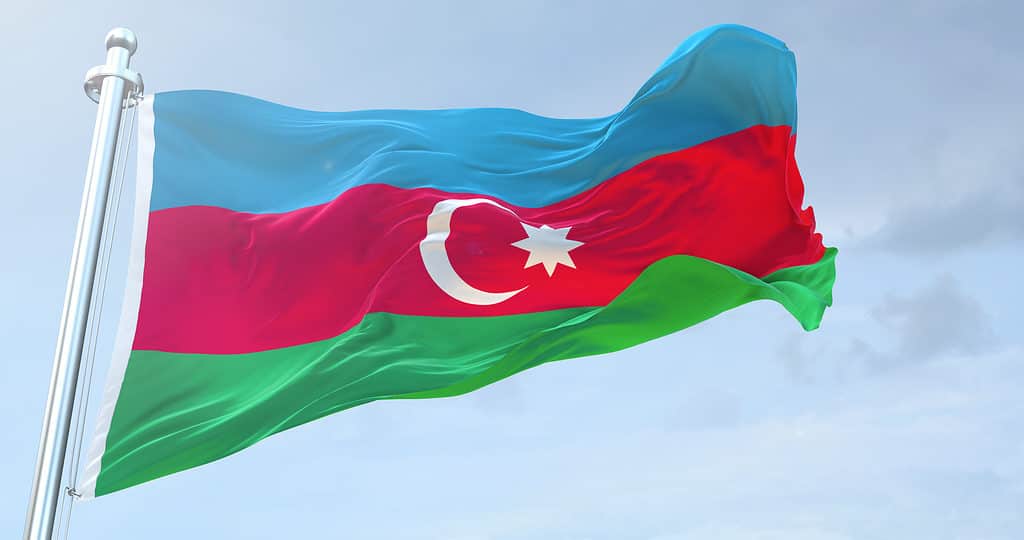 La bandiera dell'Azerbaigian che sventola nel vento