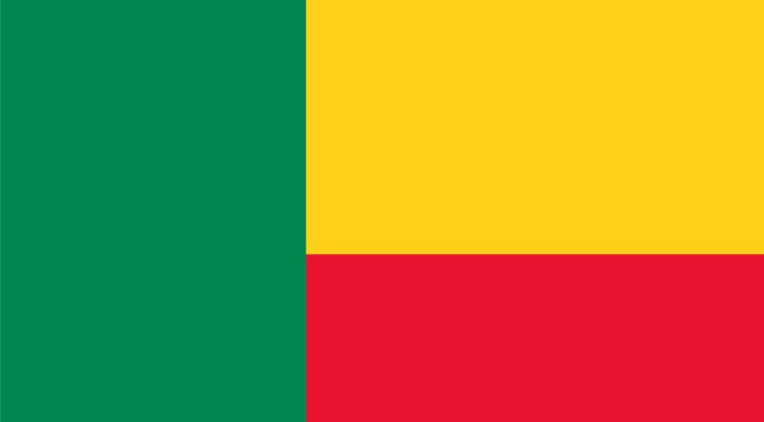 La bandiera del Benin: storia, significato e simbolismo

