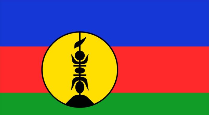 La bandiera della Nuova Caledonia: storia, significato e simbolismo
