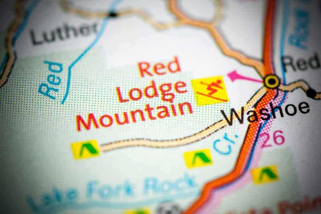 Montagna della Loggia Rossa.  Montana su una mappa