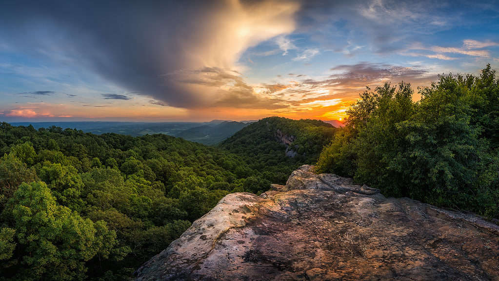 Monti Appalachi, Kentucky e Virginia State Line, tramonto panoramico