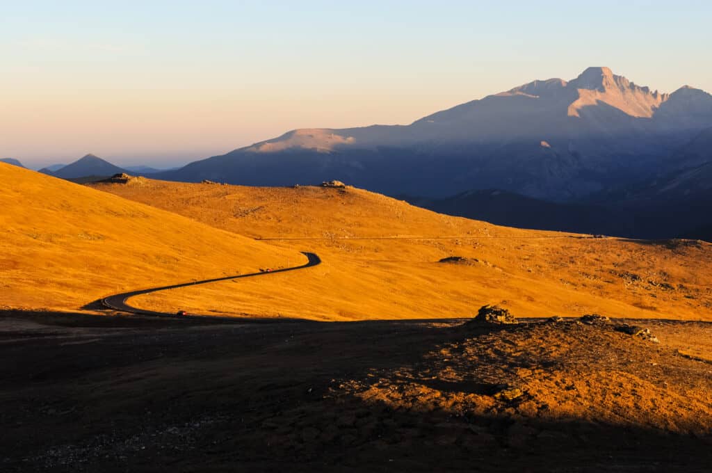 I posti migliori per sbirciare le foglie in Colorado: Autumn Sunset a Trail Ridge Road