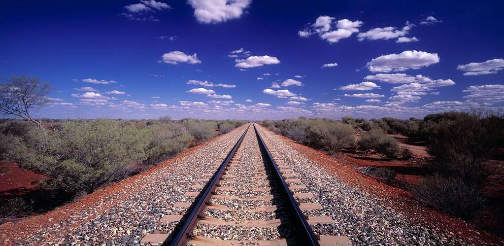 L'industria ferroviaria australiana trasporta milioni di passeggeri e merci. 