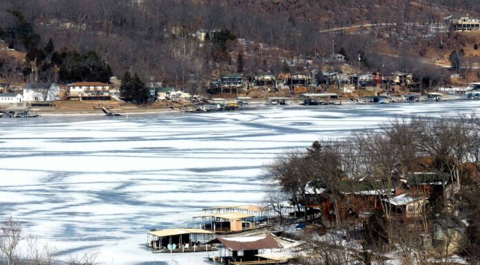 Il lago degli Ozarks si ghiaccia in inverno?
