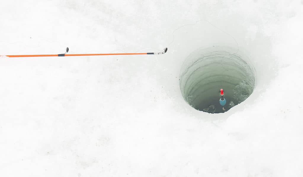 Buca per la pesca sul ghiaccio