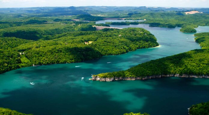 Qual è il lago artificiale più grande del West Virginia?
