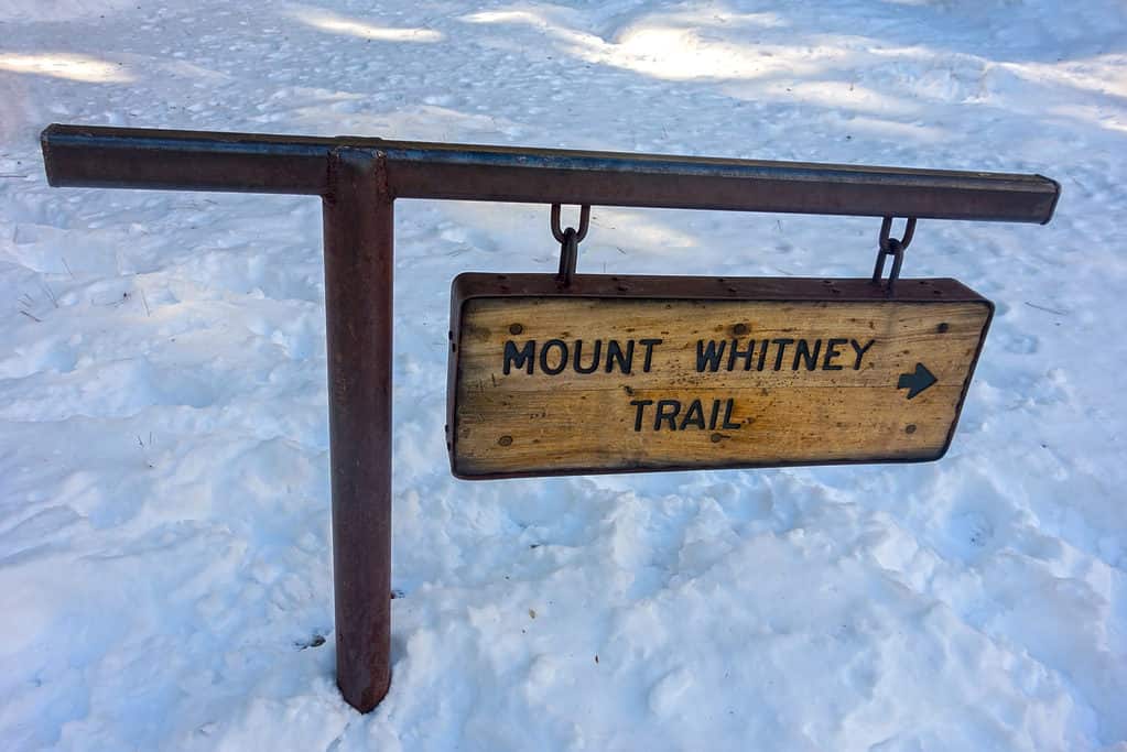 Segno del sentiero escursionistico del Monte Whitney