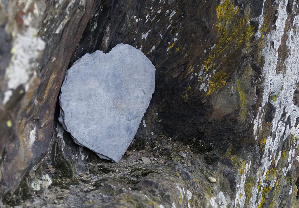 Roccia ardesia, a forma di cuore naturale