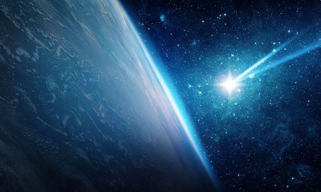 Cometa, asteroide, meteorite che vola verso il pianeta Terra