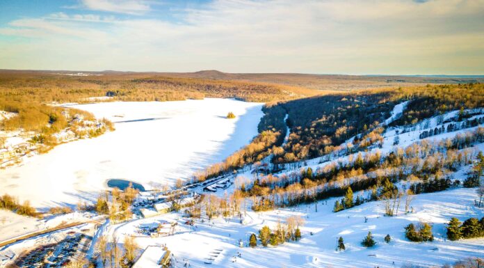 Miglior sci a Poconos: guida per le migliori montagne e date per le migliori condizioni di neve
