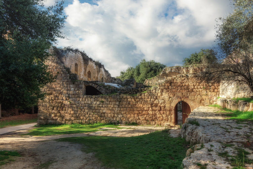 Rovine di una fortezza crociata nel Parco Nazionale di Ein Hemed vicino a Gerusalemme.