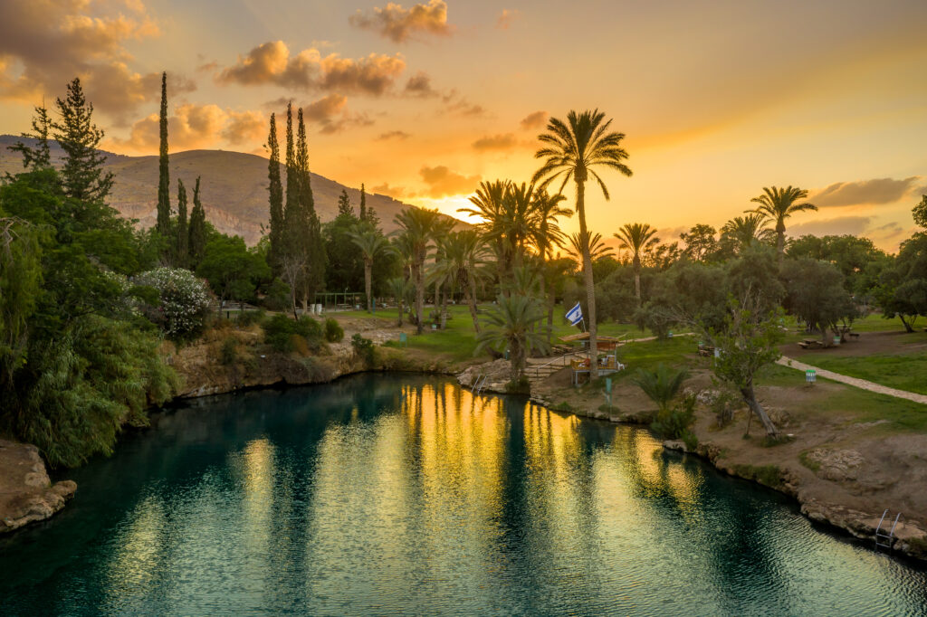 Vista aerea del tramonto del Parco Nazionale Gan Hashlosha in Israele