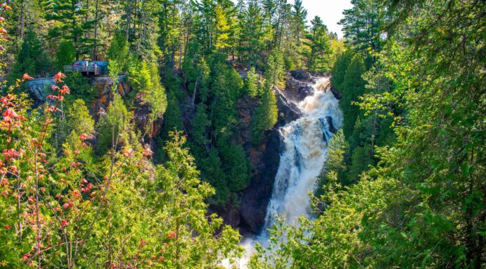La cascata più alta del Wisconsin è straordinariamente pittoresca
