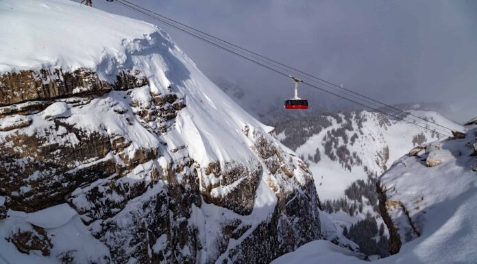 Scopri l'impianto di risalita del Wyoming che trasporta le persone a oltre 2 miglia nel cielo in pochi minuti
