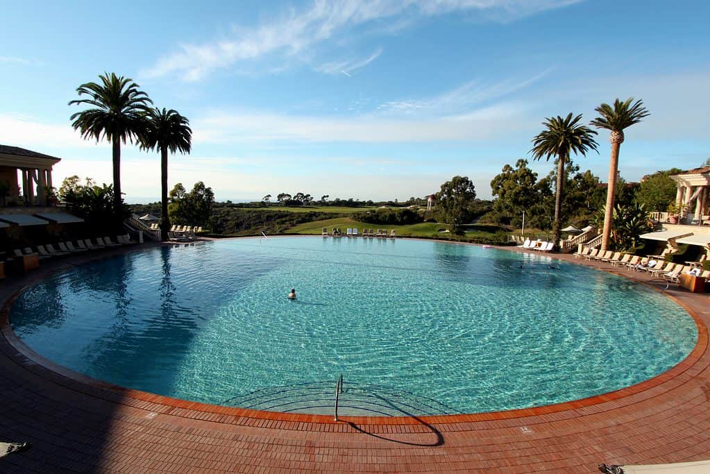 La piscina del Colosseo a Newport Coast, in California