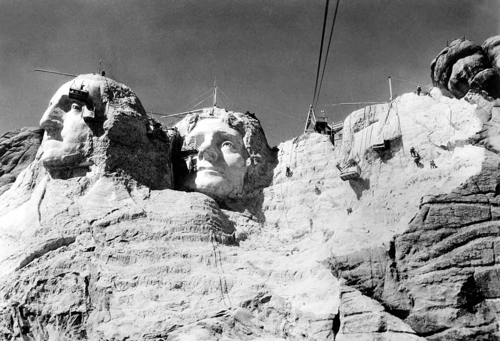 MOUNT RUSHMORE-La montagna in costruzione con Jefferson quasi completata nel 1937