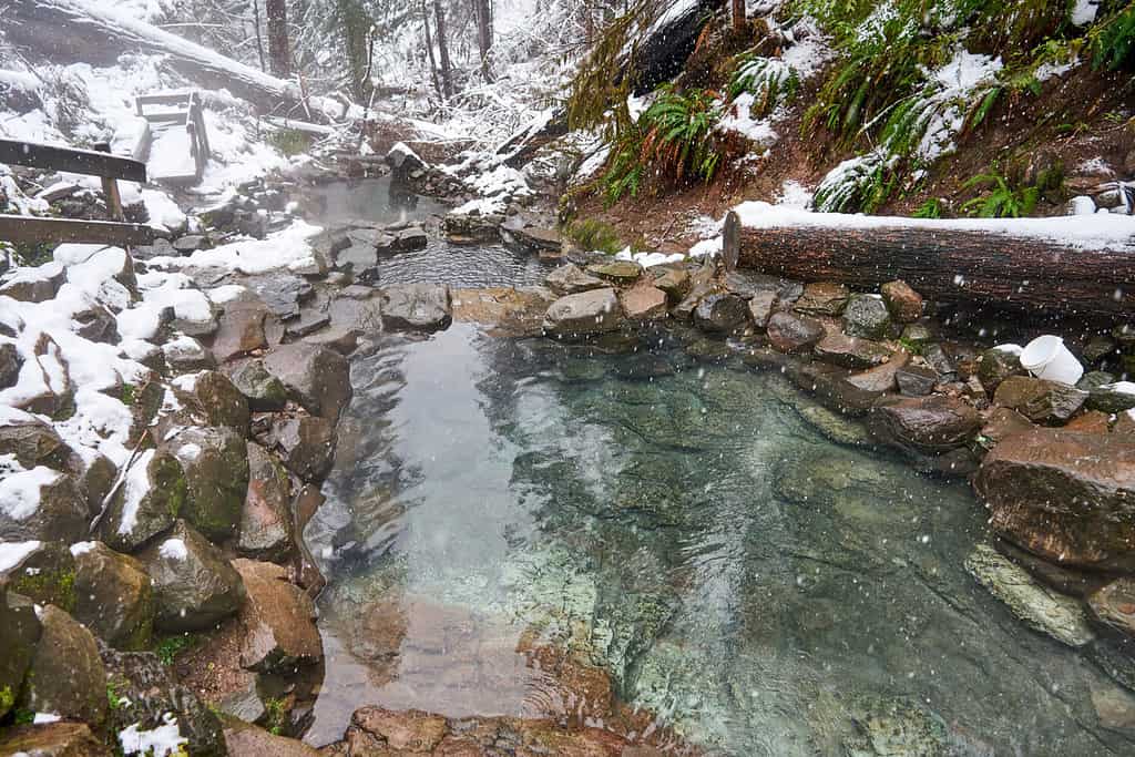 Terwilliger (Cougar) Hot Springs in Oregon sotto la neve in inverno