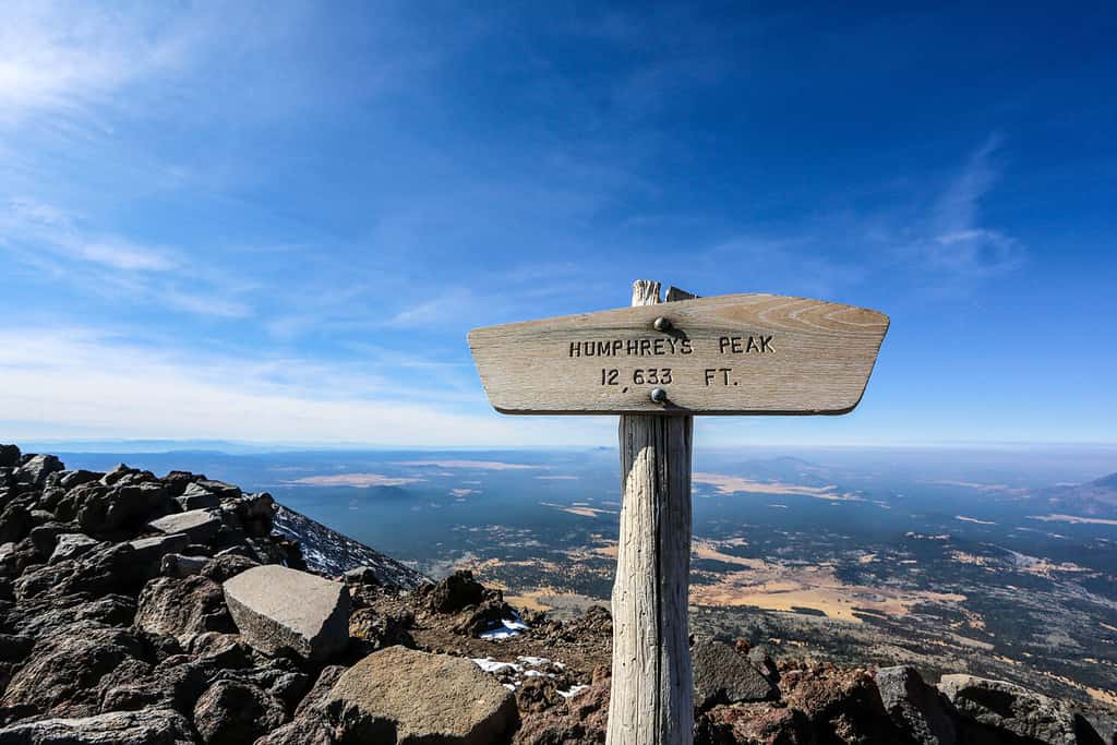 Humphreys Peak è il punto naturale più alto nello stato americano dell'Arizona, con un'altezza di piedi 12,633 e si trova all'interno del Kachina Peaks Wilderness nella foresta nazionale di Coconino