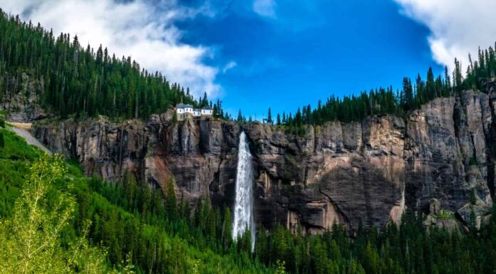 La cascata più alta del Colorado ti lascerà completamente senza parole
