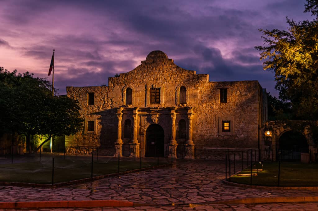 L'Alamo prima dell'alba