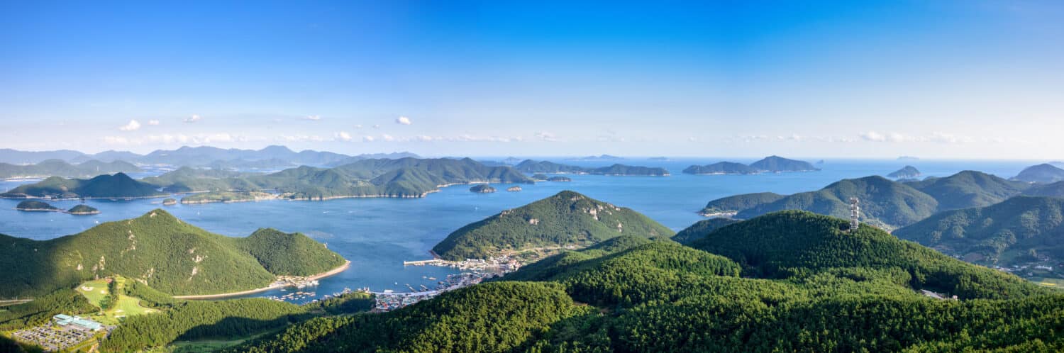 Parco Nazionale Marino di Hallyeohaesang in Corea del Sud.  Vista dal monte Mireuksan.