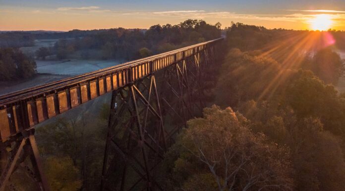 Scopri il ponte più lungo dell'Indiana: un ponte a traliccio di 2.295 piedi
