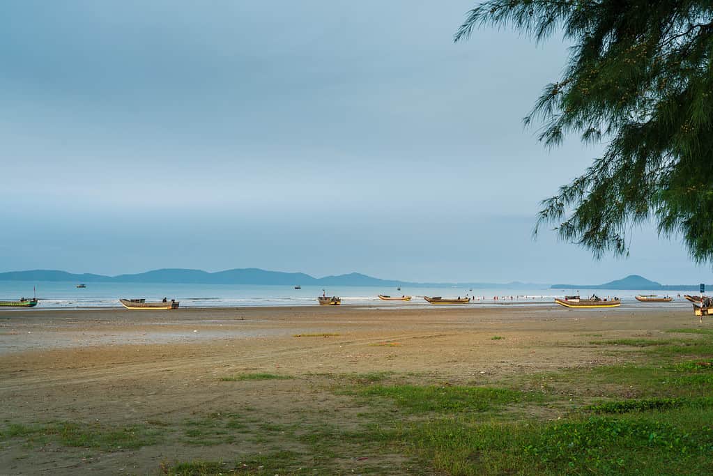 Mong Chai ospita la bellissima Tra Co Beach