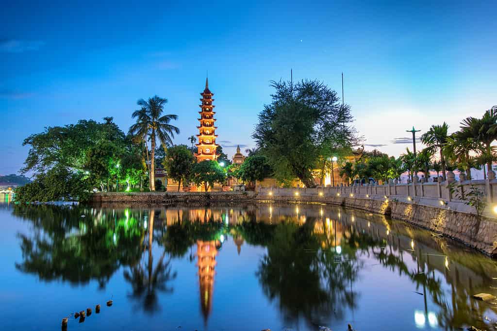 La Pagoda Trấn Quốc ad Hanoi è la pagoda più antica della città, risalente a più di 1.450 anni