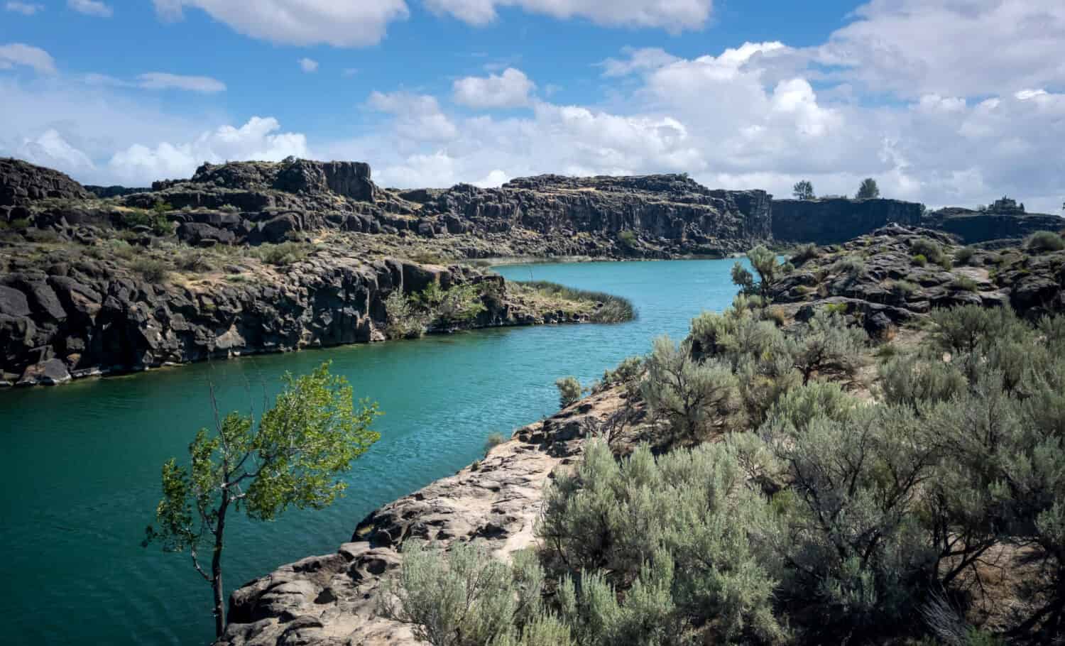 L'incantevole lago Dierkes scintillante nell'aria estiva in Idaho