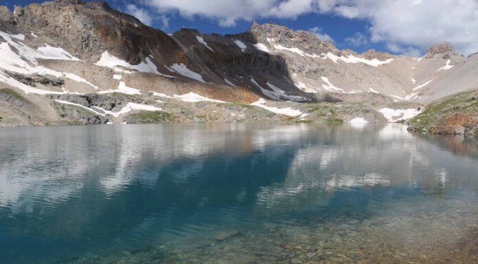 Il lago più limpido del Colorado è come guardare attraverso il vetro
